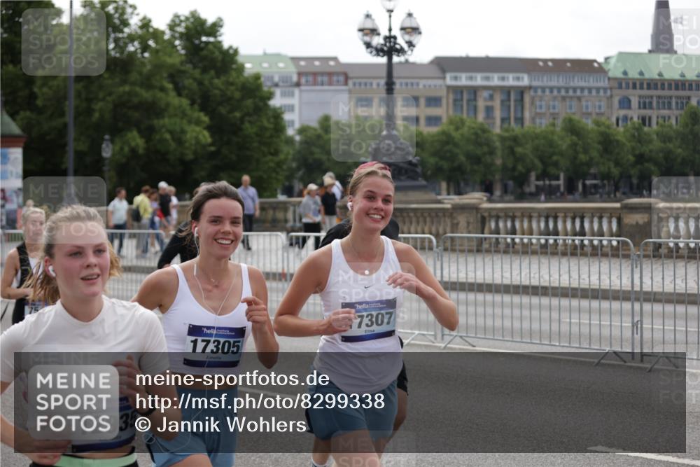 29.06.2025 - hella hamburg halbmarathon Jannik Wohlers http://msf.ph/oto/8299338 29.06.2025 10:37:02 Lombardsbrücke 1022, 1276, 1337, 1819, 2016, 2486, 2640, 3633, 4097, 5146, 5171, 5186, 5560, 5790, 5940, 6821, 6955, 7085, 7124, 7235, 7544, 7777, 7823, 8811, 8843, 9524, 10476, 10762, 10798, 10919, 11183, 11801, 11888, 11980, 12123, 12762, 12935, 13077, 13783, 14130, 14282, 14343, 14657, 15084, 16032, 16303, 16582, 16706, 16831, 16837, 17305, 17307, 17355, 17965, 18710, 18903 meine-sportfotos.de