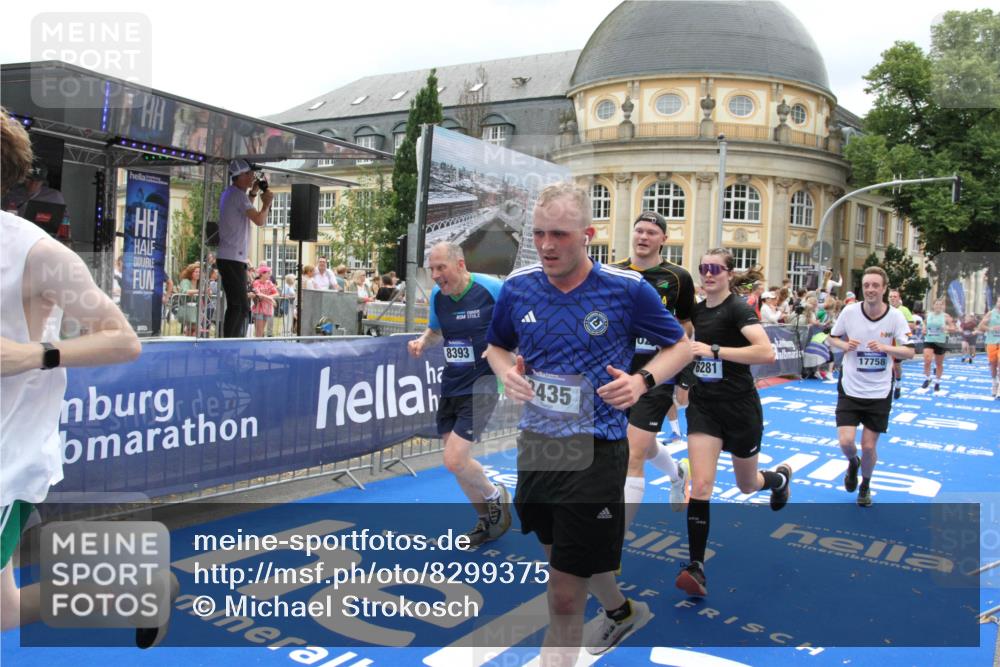 29.06.2025 - hella hamburg halbmarathon Michael Strokosch http://msf.ph/oto/8299375 29.06.2025 10:57:33 Ziel 2236, 3435, 4502, 5015, 5134, 5728, 6281, 6302, 8393, 9727, 12144, 13245, 13394, 15695, 16093, 17758, 17828 meine-sportfotos.de