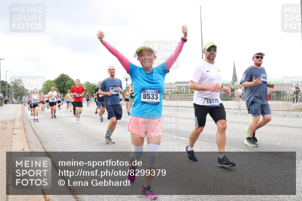 29.06.2025 - hella hamburg halbmarathon Lena Gebhardt http://msf.ph/oto/8299379 29.06.2025 10:56:19 Lombardsbrücke 10987, 8533, 15173, 1064, 1047, 1113, 1738, 1909, 2095, 2143, 2307, 2793, 2915, 3257, 3268, 3438, 3520, 3675, 3676, 3953, 3987, 4083, 4265, 4354, 4473, 4773, 4836, 5237, 5306, 5438, 5580, 5693, 5757, 5994, 6055, 6056, 6113, 6494, 6594, 6690, 6968, 7025, 7028, 7090, 7307, 7516, 7616, 7711, 8005, 8108, 8305, 8517, 8533, 8606, 8766, 9383, 9435, 9606, 9838, 9948, 9953, 10449, 10555, 10569, 10640, 10740, 10784, 10987 meine-sportfotos.de