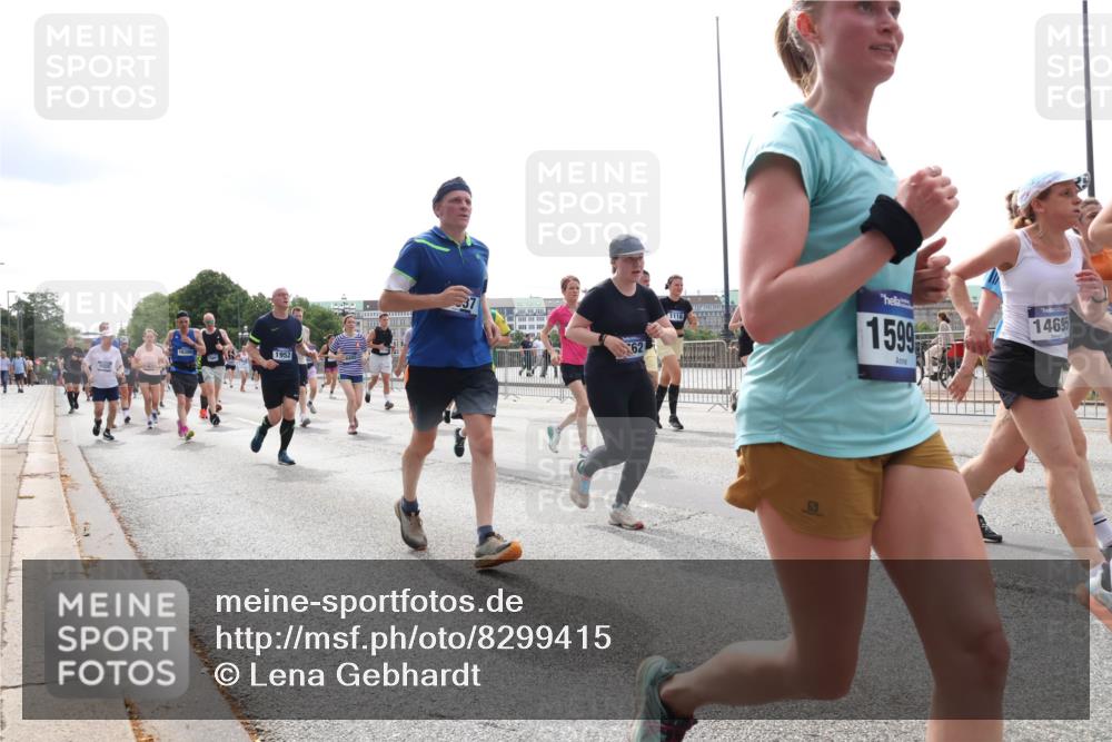 29.06.2025 - hella hamburg halbmarathon Lena Gebhardt http://msf.ph/oto/8299415 29.06.2025 10:36:58 Lombardsbrücke 1952, 62, 1599, 14695, 1022, 1118, 1253, 1339, 1488, 1490, 1597, 1948, 1952, 1954, 2031, 2072, 2104, 2124, 2272, 2480, 2552, 2588, 3127, 3165, 3428, 3714, 3873, 3895, 4084, 4347, 4618, 4733, 4762, 4996, 5224, 5538, 5640, 5786, 5789, 6156, 6172, 6190, 6359, 6584, 6804, 7202, 7707, 7773, 8007, 8257, 8258, 8315, 8499, 8758, 8936, 8937, 8945, 9054, 9055, 9295, 9500, 9694, 13265, 15077, 17156, 17807, 18152, 18488 meine-sportfotos.de