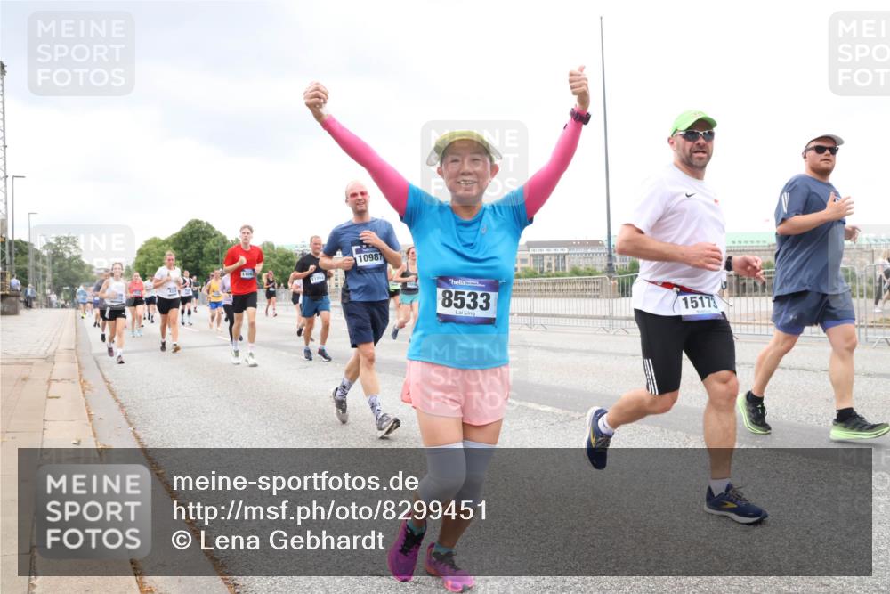 29.06.2025 - hella hamburg halbmarathon Lena Gebhardt http://msf.ph/oto/8299451 29.06.2025 10:56:19 Lombardsbrücke 11863, 10987, 8533, 15173, 1047, 1113, 1738, 1909, 2095, 2143, 2307, 2793, 2915, 3257, 3268, 3438, 3520, 3675, 3676, 3953, 3987, 4083, 4265, 4354, 4473, 4773, 4836, 5237, 5306, 5438, 5580, 5693, 5757, 5994, 6055, 6056, 6113, 6494, 6594, 6690, 6968, 7025, 7028, 7090, 7307, 7516, 7616, 7711, 8005, 8108, 8305, 8517, 8533, 8606, 8766, 9383, 9435, 9606, 9838, 9948, 9953, 10449, 10555, 10569, 10640, 10740, 10784, 10987 meine-sportfotos.de