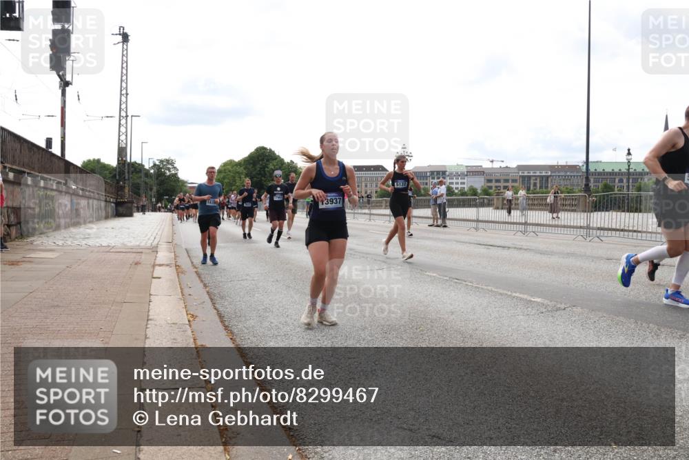 29.06.2025 - hella hamburg halbmarathon Lena Gebhardt http://msf.ph/oto/8299467 29.06.2025 10:21:44 Lombardsbrücke 183, 13937, 5122, 1072, 1158, 1191, 1250, 1294, 1401, 1668, 1958, 2172, 2271, 2315, 2353, 2529, 2635, 2815, 3122, 3606, 3770, 3817, 3825, 3826, 3995, 4046, 4289, 4375, 4376, 4697, 4786, 5122, 5373, 5395, 5412, 5493, 5641, 5759, 5957, 6086, 6103, 6475, 6676, 6805, 6844, 7075, 7162, 7375, 7522, 7553, 7612, 7672, 7781, 8095, 8286, 8715, 8844, 8896, 8959, 9002, 9062, 9100, 9369, 9483, 9499, 9532, 9624, 10374, 10874 meine-sportfotos.de