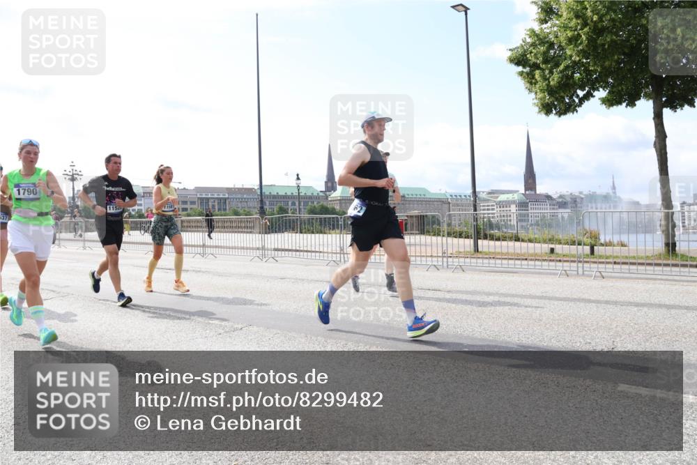 29.06.2025 - hella hamburg halbmarathon Lena Gebhardt http://msf.ph/oto/8299482 29.06.2025 10:12:08 Lombardsbrücke 1062, 1328, 1790, 1850, 1992, 2661, 3363, 3746, 4227, 5176, 5379, 5605, 6822, 6871, 7474, 7571, 9191, 9253, 9405, 9428, 9705, 10042, 10409, 10428, 10685, 11507, 11509, 11525, 11537, 11581, 11917, 12473, 13171, 13177, 13542, 13958, 14060, 14196, 14313, 14384, 14863, 14868, 15137, 15945, 16379, 16976, 17080, 17638, 17774, 17866, 18261, 18395, 18429, 18655 meine-sportfotos.de
