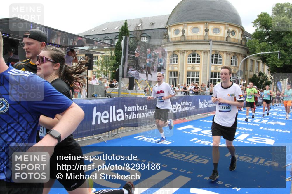 29.06.2025 - hella hamburg halbmarathon Michael Strokosch http://msf.ph/oto/8299486 29.06.2025 10:57:34 Ziel 2236, 2652, 3435, 4502, 5015, 5134, 5457, 5458, 5728, 6281, 6302, 8393, 12144, 13245, 13394, 15695, 16093, 17758, 17828 meine-sportfotos.de
