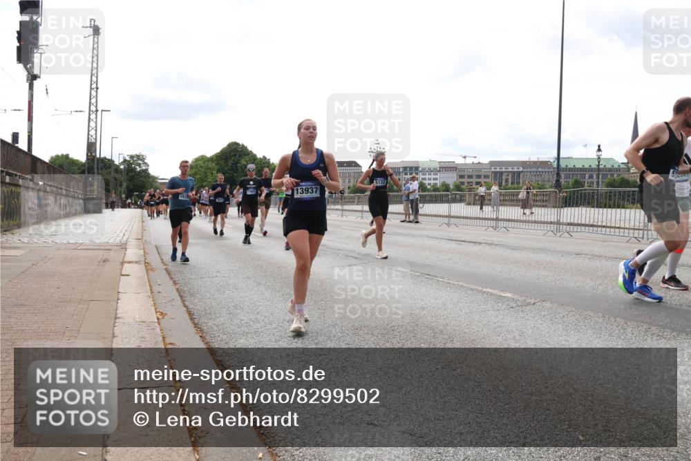 29.06.2025 - hella hamburg halbmarathon Lena Gebhardt http://msf.ph/oto/8299502 29.06.2025 10:21:44 Lombardsbrücke 1837, 7612, 13937, 5122, 572041, 1072, 1158, 1191, 1250, 1294, 1401, 1668, 1958, 2172, 2271, 2315, 2353, 2529, 2635, 2815, 3122, 3606, 3770, 3817, 3825, 3826, 3995, 4046, 4289, 4375, 4376, 4697, 4786, 5122, 5373, 5395, 5412, 5493, 5641, 5759, 5957, 6086, 6103, 6475, 6676, 6805, 6844, 7075, 7162, 7375, 7522, 7553, 7612, 7672, 7781, 8095, 8286, 8715, 8844, 8896, 8959, 9002, 9062, 9100, 9369, 9483, 9499, 9532, 9624, 10374, 10874 meine-sportfotos.de