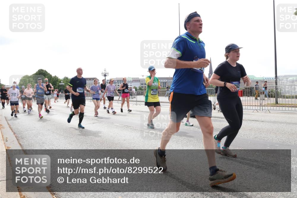 29.06.2025 - hella hamburg halbmarathon Lena Gebhardt http://msf.ph/oto/8299522 29.06.2025 10:36:58 Lombardsbrücke 9500, 62, 16309, 1952, 2552, 1022, 1118, 1253, 1339, 1488, 1490, 1597, 1948, 1952, 1954, 2031, 2072, 2104, 2124, 2272, 2480, 2552, 2588, 3127, 3165, 3428, 3714, 3873, 3895, 4084, 4347, 4618, 4733, 4762, 4996, 5224, 5538, 5640, 5786, 5789, 6156, 6172, 6190, 6359, 6584, 6804, 7202, 7707, 7773, 8007, 8257, 8258, 8315, 8499, 8758, 8936, 8937, 8945, 9054, 9055, 9295, 9500, 9694, 13265, 15077, 17156, 17807, 18152, 18488 meine-sportfotos.de