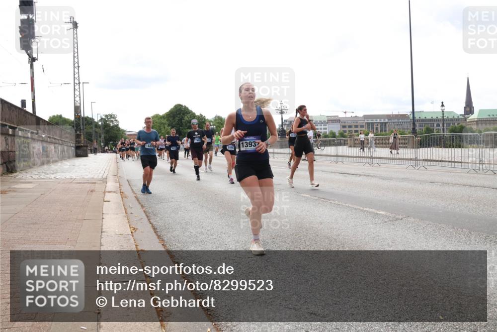 29.06.2025 - hella hamburg halbmarathon Lena Gebhardt http://msf.ph/oto/8299523 29.06.2025 10:21:45 Lombardsbrücke 18378, 1393, 1072, 1158, 1191, 1250, 1294, 1401, 1668, 1958, 1963, 2172, 2271, 2315, 2353, 2529, 2635, 2744, 2815, 3122, 3606, 3770, 3817, 3825, 3826, 3995, 4046, 4289, 4375, 4376, 4697, 4786, 5122, 5373, 5395, 5412, 5493, 5641, 5759, 5957, 6086, 6103, 6475, 6676, 6805, 6844, 6881, 7075, 7162, 7375, 7522, 7553, 7612, 7672, 7781, 8095, 8286, 8715, 8860, 8896, 8959, 9002, 9062, 9100, 9369, 9483, 9499, 9532, 9624, 10374, 10874 meine-sportfotos.de