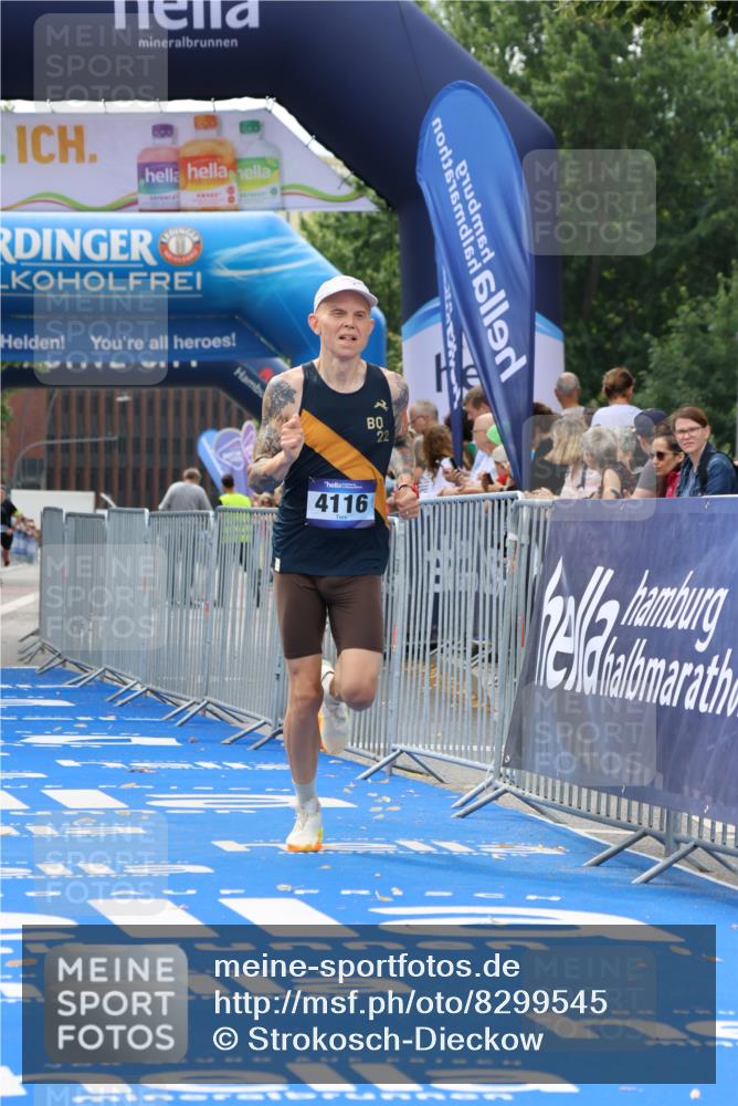 29.06.2025 - hella hamburg halbmarathon Strokosch-Dieckow http://msf.ph/oto/8299545 29.06.2025 10:17:06 Ziel 4116 meine-sportfotos.de