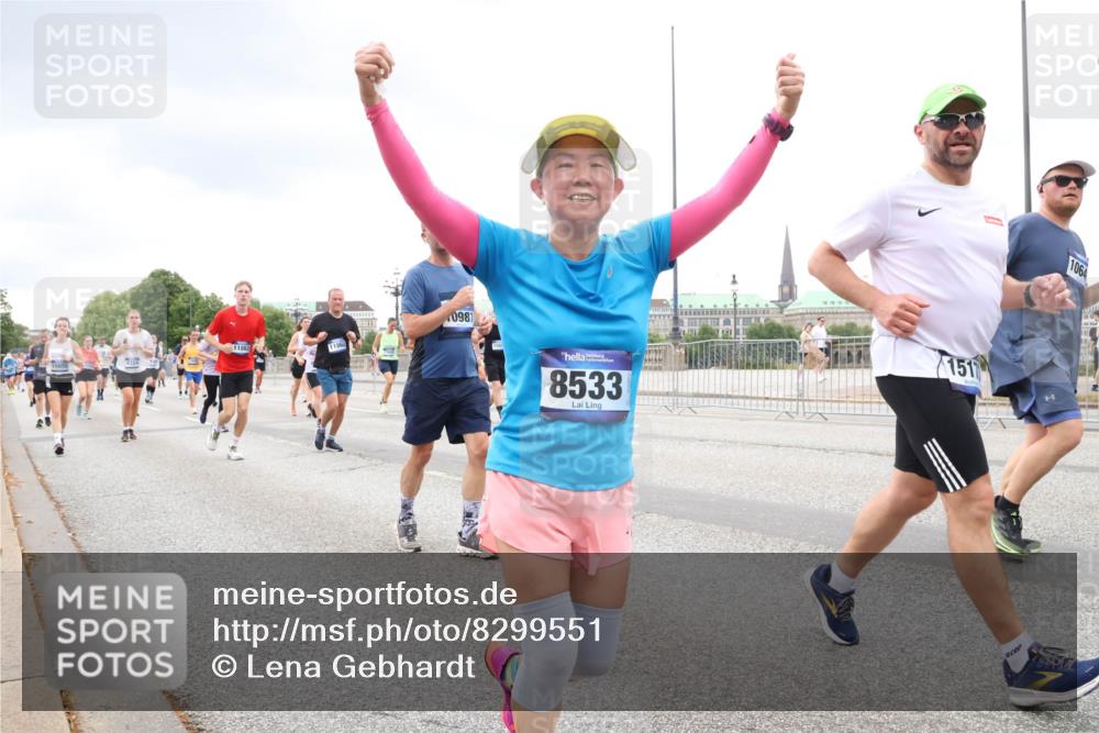 29.06.2025 - hella hamburg halbmarathon Lena Gebhardt http://msf.ph/oto/8299551 29.06.2025 10:56:19 Lombardsbrücke 11863, 1100, 11862, 0987, 8533, 1517, 1064, 1047, 1113, 1738, 1909, 2095, 2143, 2307, 2793, 2915, 3257, 3268, 3438, 3520, 3675, 3676, 3953, 3987, 4083, 4265, 4354, 4473, 4773, 4836, 5237, 5306, 5438, 5580, 5693, 5757, 5994, 6055, 6056, 6113, 6494, 6594, 6690, 6968, 7025, 7028, 7090, 7307, 7516, 7616, 7711, 8005, 8108, 8305, 8517, 8533, 8606, 8766, 9383, 9435, 9606, 9838, 9948, 9953, 10449, 10555, 10569, 10640, 10740, 10784, 10987 meine-sportfotos.de