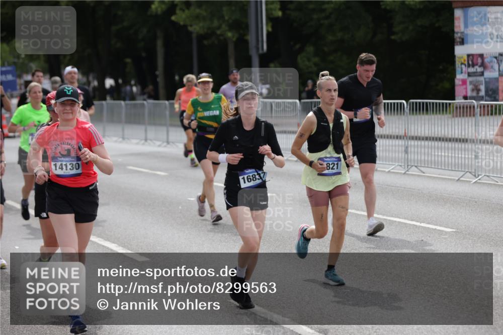 29.06.2025 - hella hamburg halbmarathon Jannik Wohlers http://msf.ph/oto/8299563 29.06.2025 10:37:04 Lombardsbrücke 1276, 1337, 1819, 2016, 2486, 2640, 3633, 4097, 5146, 5171, 5186, 5560, 5790, 5940, 6821, 6955, 7085, 7124, 7235, 7544, 7777, 7823, 8811, 8843, 9524, 10476, 10798, 10919, 11183, 11801, 11888, 11980, 12123, 12472, 12762, 12824, 12935, 13077, 14130, 14282, 14343, 14657, 15084, 16032, 16303, 16582, 16680, 16706, 16831, 16837, 17305, 17307, 17355, 17965, 18710, 18903 meine-sportfotos.de