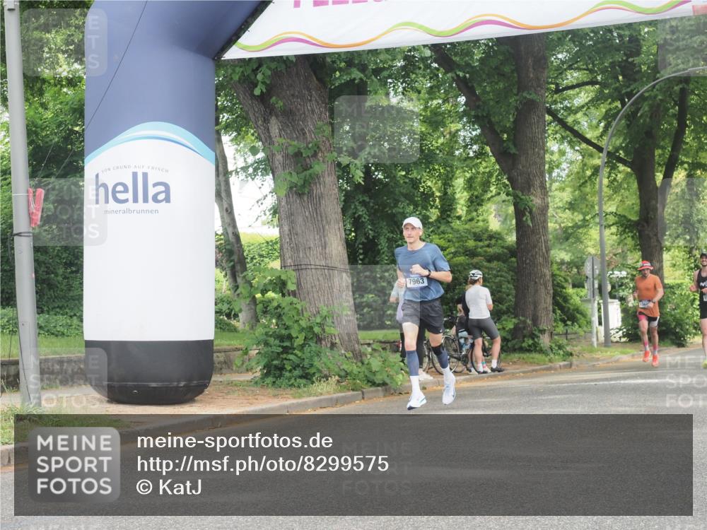 29.06.2025 - hella hamburg halbmarathon KatJ http://msf.ph/oto/8299575 29.06.2025 10:13:56 Zwischen KM18-KM19  meine-sportfotos.de