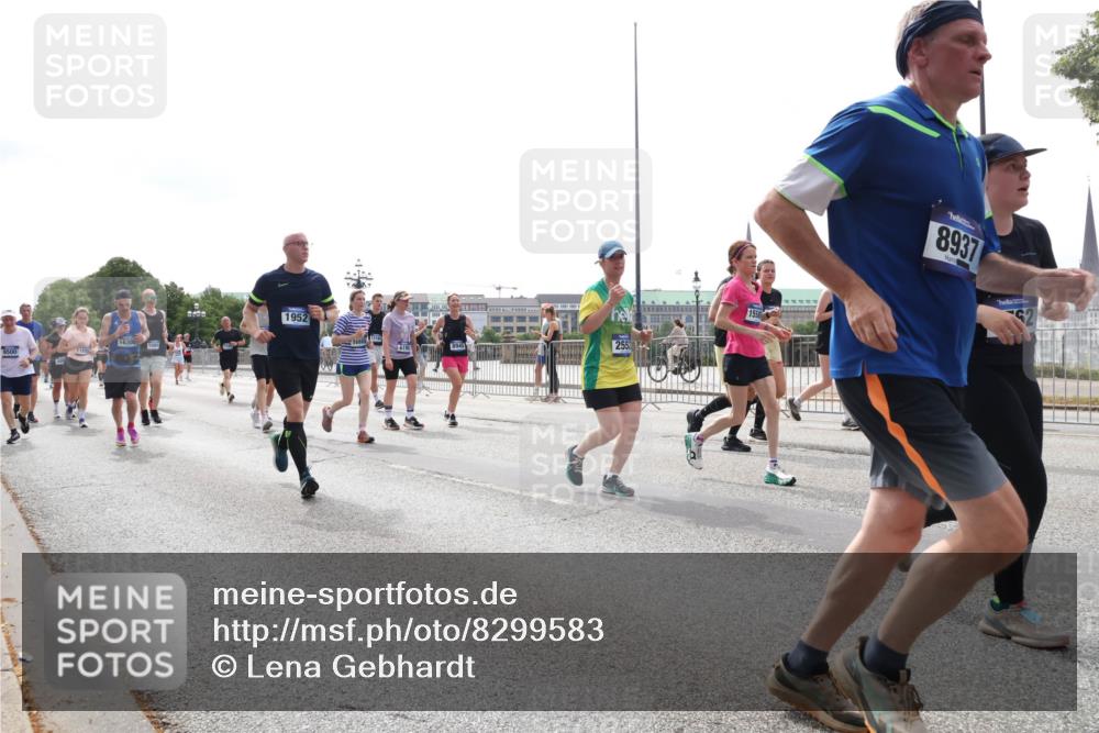 29.06.2025 - hella hamburg halbmarathon Lena Gebhardt http://msf.ph/oto/8299583 29.06.2025 10:36:59 Lombardsbrücke 9500, 1630, 10, 1952, 255, 8937, 1022, 1118, 1253, 1339, 1488, 1490, 1597, 1948, 1952, 1954, 2031, 2072, 2104, 2124, 2272, 2480, 2552, 2588, 3127, 3165, 3428, 3714, 3873, 3895, 4084, 4347, 4618, 4733, 4762, 4996, 5224, 5538, 5640, 5786, 5789, 6156, 6172, 6359, 6584, 6804, 7202, 7707, 7773, 8007, 8257, 8258, 8315, 8499, 8758, 8936, 8937, 9054, 9055, 9295, 9500, 9694, 13265, 15077, 17156, 17807, 18152, 18488 meine-sportfotos.de