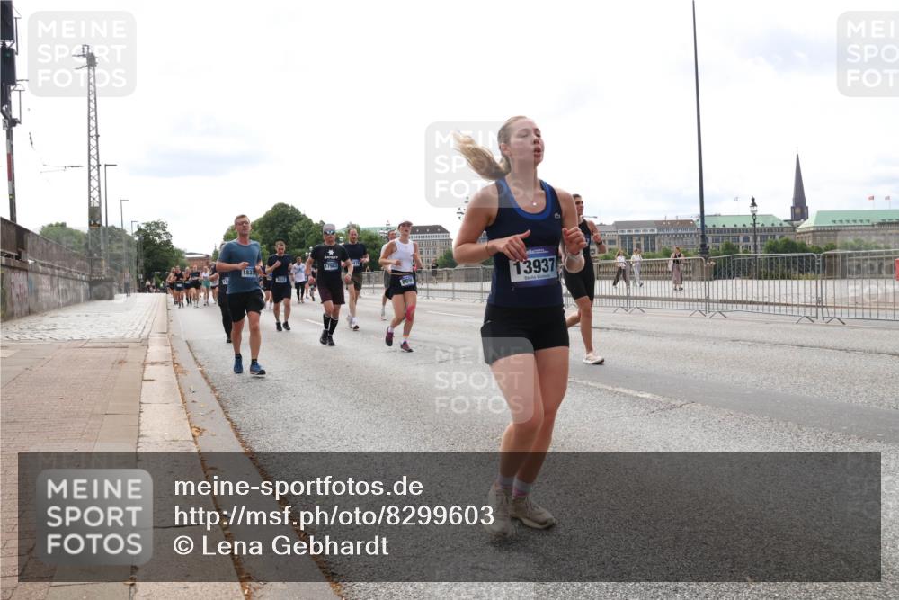 29.06.2025 - hella hamburg halbmarathon Lena Gebhardt http://msf.ph/oto/8299603 29.06.2025 10:21:45 Lombardsbrücke 1837, 7612, 889, 13937, 1072, 1158, 1191, 1250, 1294, 1401, 1668, 1958, 1963, 2172, 2271, 2315, 2353, 2529, 2635, 2744, 2815, 3122, 3606, 3770, 3817, 3825, 3826, 3995, 4046, 4289, 4375, 4376, 4697, 4786, 5122, 5373, 5395, 5412, 5493, 5641, 5759, 5957, 6086, 6103, 6475, 6676, 6805, 6844, 6881, 7075, 7162, 7375, 7522, 7553, 7612, 7672, 7781, 8095, 8286, 8715, 8860, 8896, 8959, 9002, 9062, 9100, 9369, 9483, 9499, 9532, 9624, 10374, 10874 meine-sportfotos.de