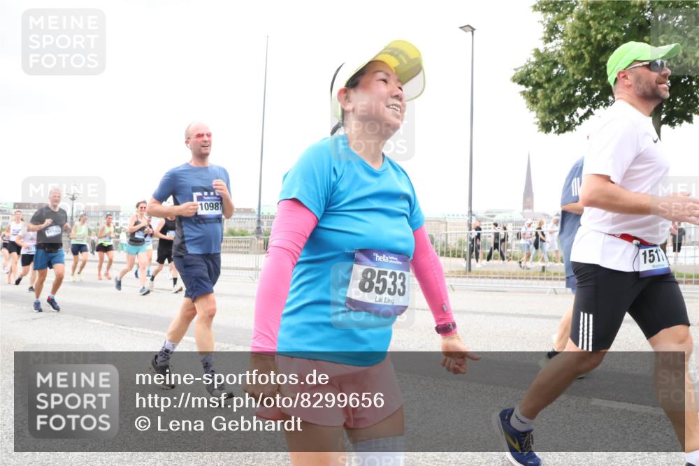 29.06.2025 - hella hamburg halbmarathon Lena Gebhardt http://msf.ph/oto/8299656 29.06.2025 10:56:20 Lombardsbrücke 11862, 10981, 8533, 151, 1047, 1113, 1738, 1909, 2095, 2143, 2307, 2793, 2915, 3257, 3268, 3438, 3520, 3675, 3676, 3953, 3987, 4083, 4265, 4354, 4473, 4773, 4836, 5237, 5306, 5438, 5580, 5693, 5757, 5994, 6055, 6056, 6113, 6494, 6594, 6690, 6968, 7025, 7028, 7090, 7307, 7516, 7616, 7711, 8005, 8108, 8305, 8517, 8533, 8606, 8766, 8939, 8943, 9383, 9435, 9606, 9838, 9948, 9953, 10449, 10555, 10569, 10571, 10640, 10740, 10784, 10987 meine-sportfotos.de