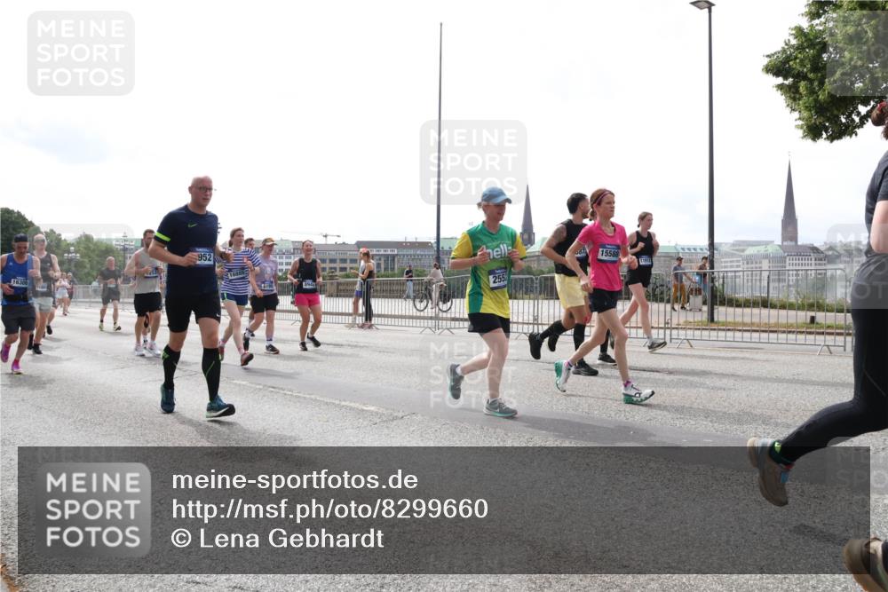 29.06.2025 - hella hamburg halbmarathon Lena Gebhardt http://msf.ph/oto/8299660 29.06.2025 10:36:59 Lombardsbrücke 16309, 253, 952, 6190, 255, 15588, 11912, 1022, 1118, 1253, 1339, 1488, 1490, 1597, 1948, 1952, 1954, 2031, 2072, 2104, 2124, 2272, 2480, 2552, 2588, 3127, 3165, 3428, 3714, 3873, 3895, 4084, 4347, 4618, 4733, 4762, 4996, 5224, 5538, 5640, 5786, 5789, 6156, 6172, 6359, 6584, 6804, 7202, 7707, 7773, 8007, 8257, 8258, 8315, 8499, 8758, 8936, 8937, 9054, 9055, 9295, 9500, 9694, 13265, 15077, 17156, 17807, 18152, 18488 meine-sportfotos.de