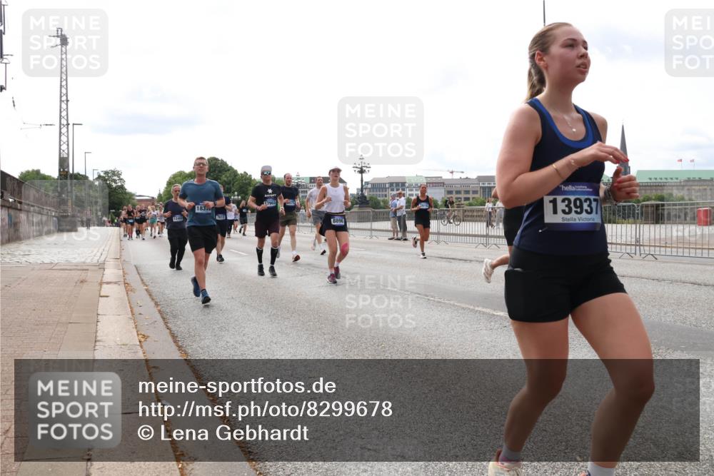 29.06.2025 - hella hamburg halbmarathon Lena Gebhardt http://msf.ph/oto/8299678 29.06.2025 10:21:46 Lombardsbrücke 12402, 1830, 7612, 17903, 5475, 8896, 2919, 13937, 1072, 1158, 1191, 1250, 1294, 1401, 1668, 1958, 1963, 2172, 2271, 2315, 2353, 2529, 2635, 2744, 2815, 3122, 3606, 3768, 3770, 3817, 3825, 3826, 3995, 4046, 4289, 4375, 4376, 4697, 4786, 5122, 5373, 5395, 5412, 5493, 5641, 5759, 5957, 6086, 6103, 6475, 6676, 6805, 6844, 6881, 7075, 7162, 7375, 7522, 7553, 7612, 7672, 7781, 8095, 8286, 8715, 8860, 8896, 8959, 9002, 9062, 9100, 9369, 9483, 9499, 9532, 9624, 10374, 10874 meine-sportfotos.de