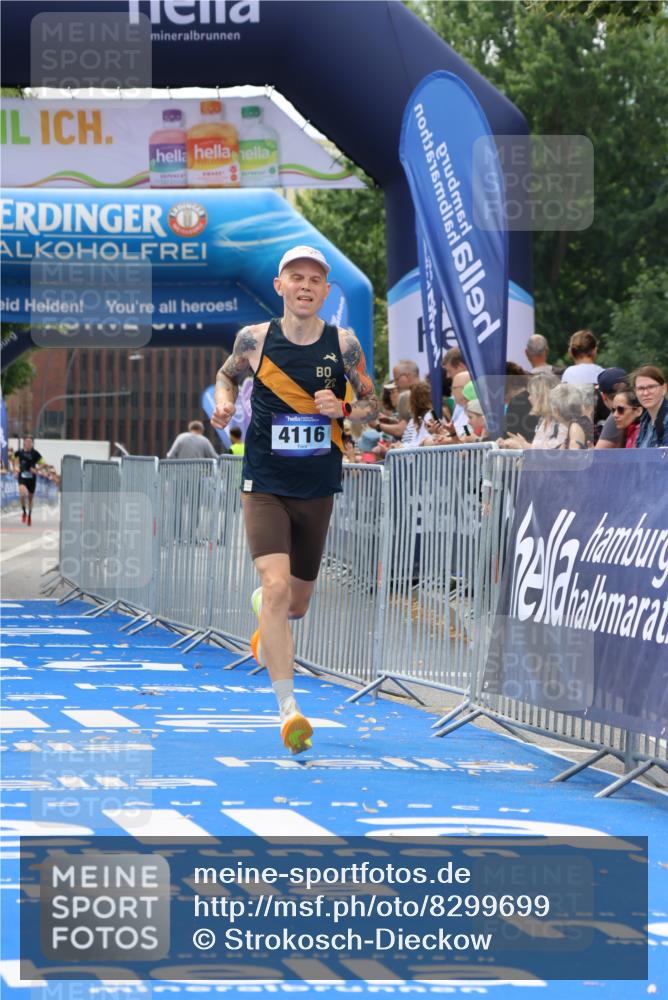 29.06.2025 - hella hamburg halbmarathon Strokosch-Dieckow http://msf.ph/oto/8299699 29.06.2025 10:17:06 Ziel 4116 meine-sportfotos.de
