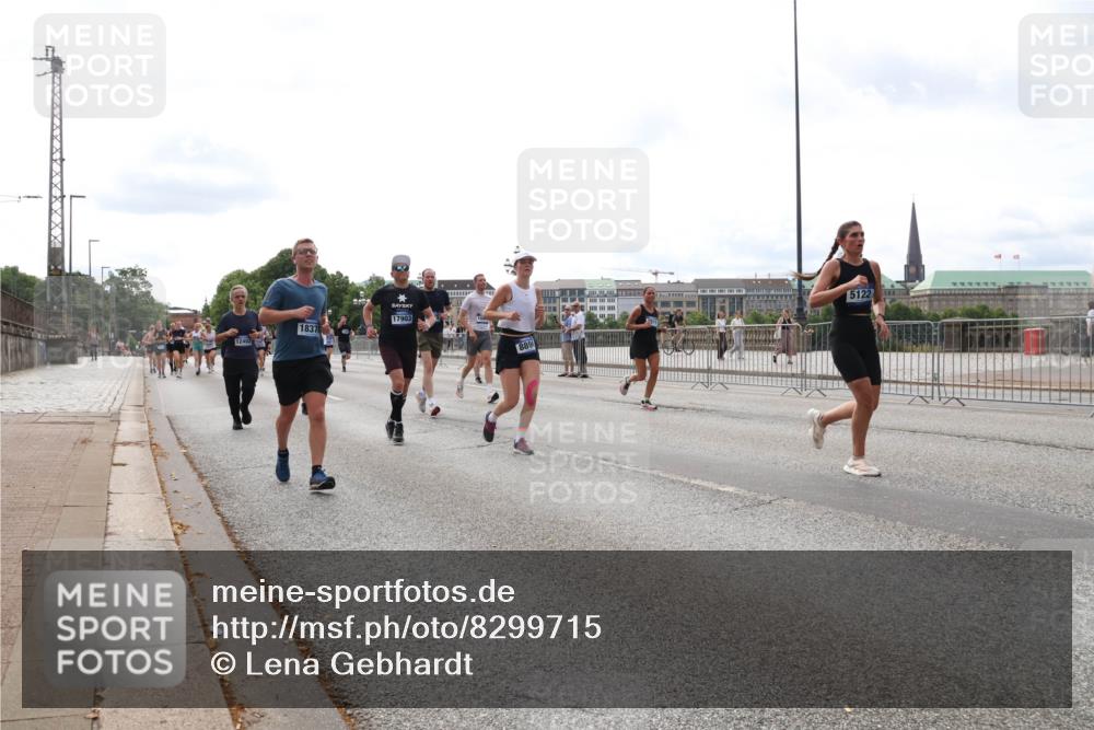 29.06.2025 - hella hamburg halbmarathon Lena Gebhardt http://msf.ph/oto/8299715 29.06.2025 10:21:46 Lombardsbrücke 1837, 12402, 17903, 5122, 889, 1072, 1158, 1191, 1250, 1294, 1401, 1668, 1958, 1963, 2172, 2271, 2315, 2353, 2529, 2635, 2744, 2815, 3122, 3606, 3768, 3770, 3817, 3825, 3826, 3995, 4046, 4289, 4375, 4376, 4697, 4786, 5122, 5373, 5395, 5412, 5493, 5641, 5759, 5957, 6086, 6103, 6475, 6676, 6805, 6844, 6881, 7075, 7162, 7375, 7522, 7553, 7612, 7672, 7781, 8095, 8286, 8715, 8860, 8896, 8959, 9002, 9062, 9100, 9369, 9483, 9499, 9532, 9624, 10374, 10874 meine-sportfotos.de