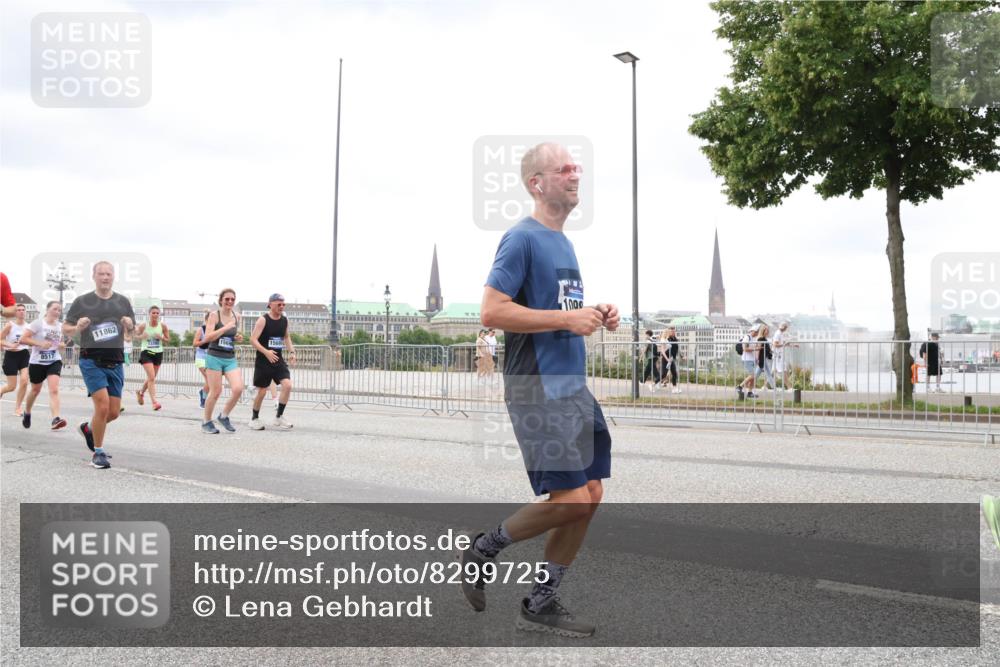 29.06.2025 - hella hamburg halbmarathon Lena Gebhardt http://msf.ph/oto/8299725 29.06.2025 10:56:20 Lombardsbrücke 8517, 11862, 1569, 15699, 100, 1047, 1113, 1738, 1909, 2095, 2143, 2307, 2793, 2915, 3257, 3268, 3438, 3520, 3675, 3676, 3953, 3987, 4083, 4265, 4354, 4473, 4773, 4836, 5237, 5306, 5438, 5580, 5693, 5757, 5994, 6055, 6056, 6113, 6494, 6594, 6690, 6968, 7025, 7028, 7090, 7307, 7516, 7616, 7711, 8005, 8108, 8305, 8517, 8533, 8606, 8766, 8939, 8943, 9383, 9435, 9606, 9838, 9948, 9953, 10449, 10555, 10569, 10571, 10640, 10740, 10784, 10987 meine-sportfotos.de