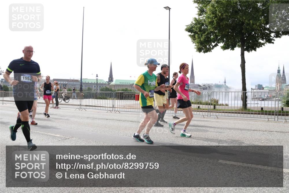 29.06.2025 - hella hamburg halbmarathon Lena Gebhardt http://msf.ph/oto/8299759 29.06.2025 10:36:59 Lombardsbrücke 1952, 8945, 255, 1118, 155, 1022, 1118, 1253, 1339, 1488, 1490, 1597, 1948, 1952, 1954, 2031, 2072, 2104, 2124, 2272, 2480, 2552, 2588, 3127, 3165, 3428, 3714, 3873, 3895, 4084, 4347, 4618, 4733, 4762, 4996, 5224, 5538, 5640, 5786, 5789, 6156, 6172, 6359, 6584, 6804, 7202, 7707, 7773, 8007, 8257, 8258, 8315, 8499, 8758, 8936, 8937, 9054, 9055, 9295, 9500, 9694, 13265, 15077, 17156, 17807, 18152, 18488 meine-sportfotos.de