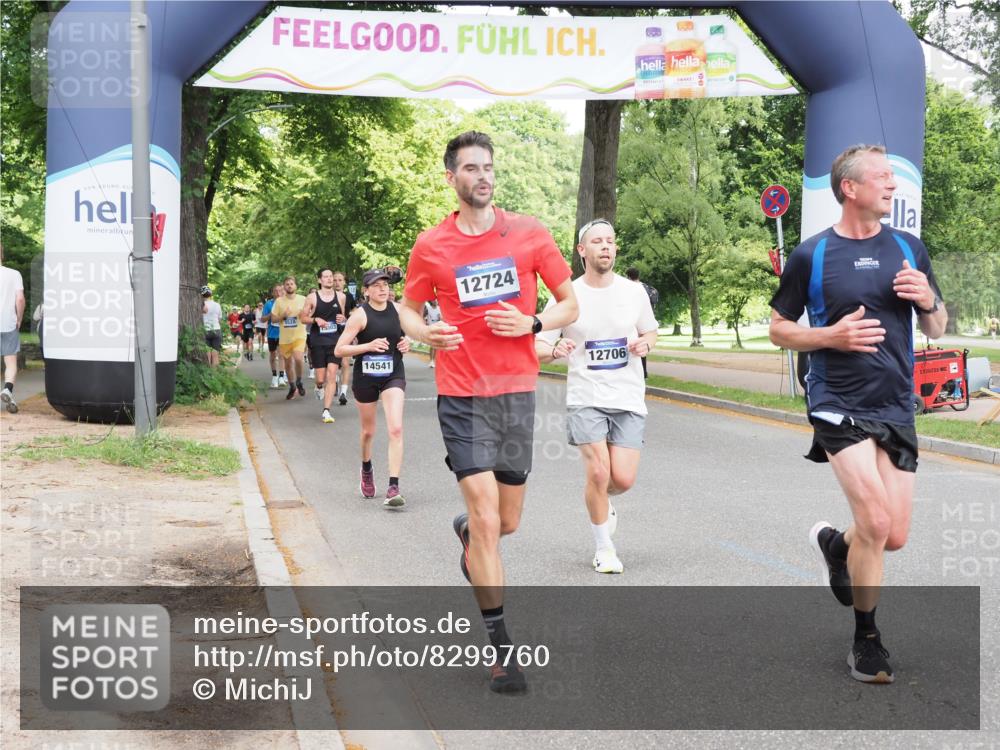 29.06.2025 - hella hamburg halbmarathon MichiJ http://msf.ph/oto/8299760 29.06.2025 10:34:32 Zwischen KM18-KM19 2138, 8668, 11021, 12706, 12724, 14062, 14262, 14449, 16127, 16136, 16466, 18476, 18702, 19105, 19127 meine-sportfotos.de