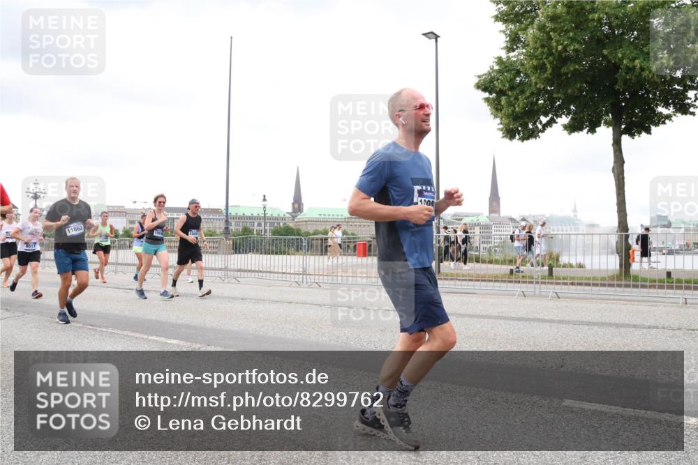 29.06.2025 - hella hamburg halbmarathon Lena Gebhardt http://msf.ph/oto/8299762 29.06.2025 10:56:20 Lombardsbrücke 11862, 1569, 1008, 1047, 1113, 1738, 1909, 2095, 2143, 2307, 2793, 2915, 3257, 3268, 3438, 3520, 3675, 3676, 3953, 3987, 4083, 4265, 4354, 4473, 4773, 4836, 5237, 5306, 5438, 5580, 5693, 5757, 5994, 6055, 6056, 6113, 6494, 6594, 6690, 6968, 7025, 7028, 7090, 7307, 7516, 7616, 7711, 8005, 8108, 8305, 8517, 8533, 8606, 8766, 8939, 8943, 9383, 9435, 9606, 9838, 9948, 9953, 10449, 10555, 10569, 10571, 10640, 10740, 10784, 10987 meine-sportfotos.de