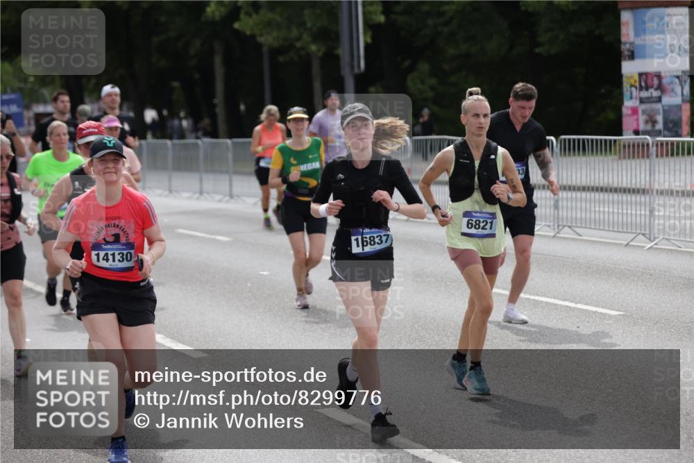29.06.2025 - hella hamburg halbmarathon Jannik Wohlers http://msf.ph/oto/8299776 29.06.2025 10:37:05 Lombardsbrücke 1276, 1337, 1819, 2016, 2486, 2640, 3633, 4097, 5146, 5171, 5186, 5560, 5790, 5940, 6821, 6955, 7085, 7124, 7235, 7544, 7777, 7823, 8811, 8843, 9524, 10476, 10506, 10798, 10919, 11183, 11801, 11888, 11980, 12123, 12472, 12762, 12824, 12935, 13077, 14130, 14282, 14657, 15084, 16032, 16303, 16582, 16680, 16706, 16831, 16837, 17305, 17307, 17355, 17965, 18710, 18903 meine-sportfotos.de