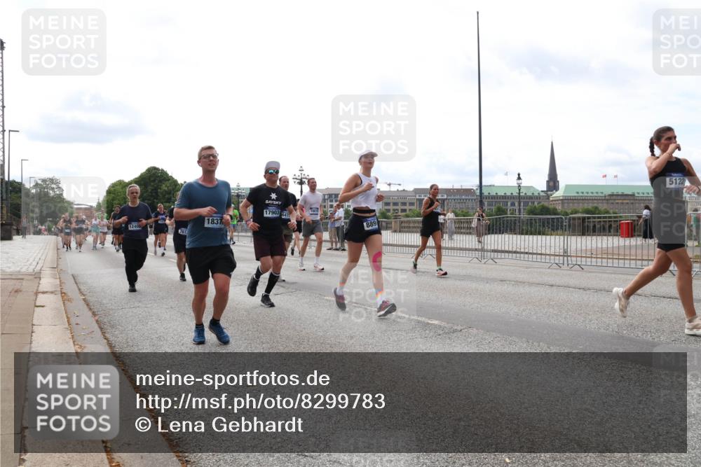 29.06.2025 - hella hamburg halbmarathon Lena Gebhardt http://msf.ph/oto/8299783 29.06.2025 10:21:46 Lombardsbrücke 1240, 761, 1837, 17903, 47, 1001, 889, 5122, 1072, 1158, 1191, 1250, 1294, 1401, 1668, 1958, 1963, 2172, 2271, 2315, 2353, 2529, 2635, 2744, 2815, 3122, 3606, 3768, 3770, 3817, 3825, 3826, 3995, 4046, 4289, 4375, 4376, 4697, 4786, 5122, 5373, 5395, 5412, 5493, 5641, 5759, 5957, 6086, 6103, 6475, 6676, 6805, 6844, 6881, 7075, 7162, 7375, 7522, 7553, 7612, 7672, 7781, 8095, 8286, 8715, 8860, 8896, 8959, 9002, 9062, 9100, 9369, 9483, 9499, 9532, 9624, 10374, 10874 meine-sportfotos.de