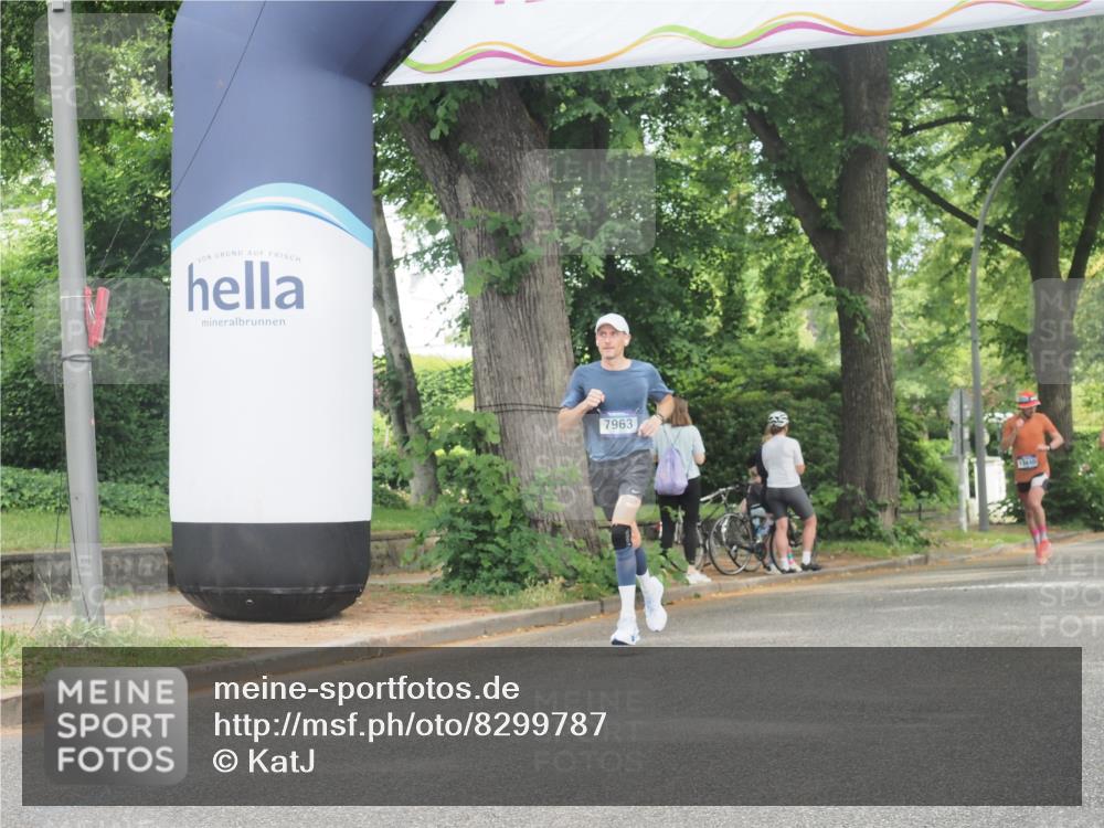 29.06.2025 - hella hamburg halbmarathon KatJ http://msf.ph/oto/8299787 29.06.2025 10:13:56 Zwischen KM18-KM19  meine-sportfotos.de