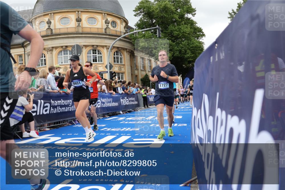 29.06.2025 - hella hamburg halbmarathon Strokosch-Dieckow http://msf.ph/oto/8299805 29.06.2025 10:53:25 Ziel 1061, 1098, 1499, 1683, 1727, 2070, 2354, 4065, 5866, 6198, 6629, 6942, 8651, 11068, 11844, 12490, 12909, 13912, 13997, 15113, 15497, 15681, 15838, 17710, 18134, 18450, 18612, 18901 meine-sportfotos.de