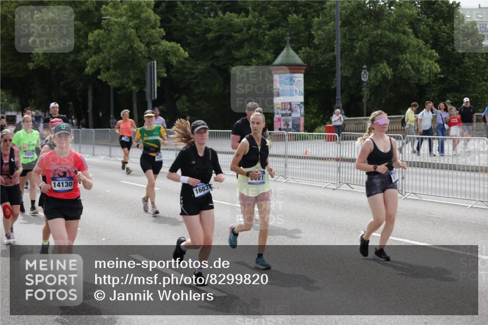 29.06.2025 - hella hamburg halbmarathon Jannik Wohlers http://msf.ph/oto/8299820 29.06.2025 10:37:05 Lombardsbrücke 1276, 1337, 1819, 2016, 2486, 2640, 3633, 4097, 5146, 5171, 5186, 5560, 5790, 5940, 6821, 6955, 7085, 7124, 7235, 7544, 7777, 7823, 8811, 8843, 9524, 10476, 10506, 10798, 10919, 11183, 11801, 11888, 11980, 12123, 12472, 12762, 12824, 12935, 13077, 14130, 14282, 14657, 15084, 16032, 16303, 16582, 16680, 16706, 16831, 16837, 17305, 17307, 17355, 17965, 18710, 18903 meine-sportfotos.de