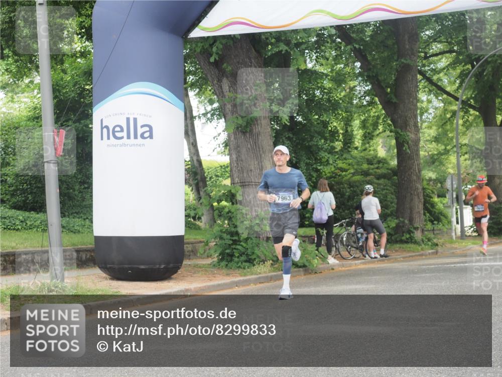29.06.2025 - hella hamburg halbmarathon KatJ http://msf.ph/oto/8299833 29.06.2025 10:13:57 Zwischen KM18-KM19  meine-sportfotos.de