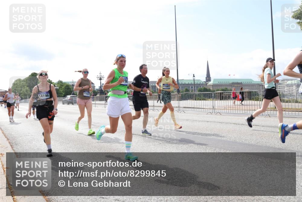29.06.2025 - hella hamburg halbmarathon Lena Gebhardt http://msf.ph/oto/8299845 29.06.2025 10:12:08 Lombardsbrücke 1062, 1328, 1790, 1850, 1992, 2661, 3363, 3746, 4227, 5176, 5379, 5605, 6822, 6871, 7474, 7571, 9191, 9253, 9405, 9428, 9705, 10042, 10409, 10428, 10685, 11507, 11509, 11525, 11537, 11581, 11917, 12473, 13171, 13177, 13542, 13958, 14060, 14196, 14313, 14384, 14863, 14868, 15137, 15945, 16379, 16976, 17080, 17638, 17774, 17866, 18261, 18395, 18429, 18655 meine-sportfotos.de