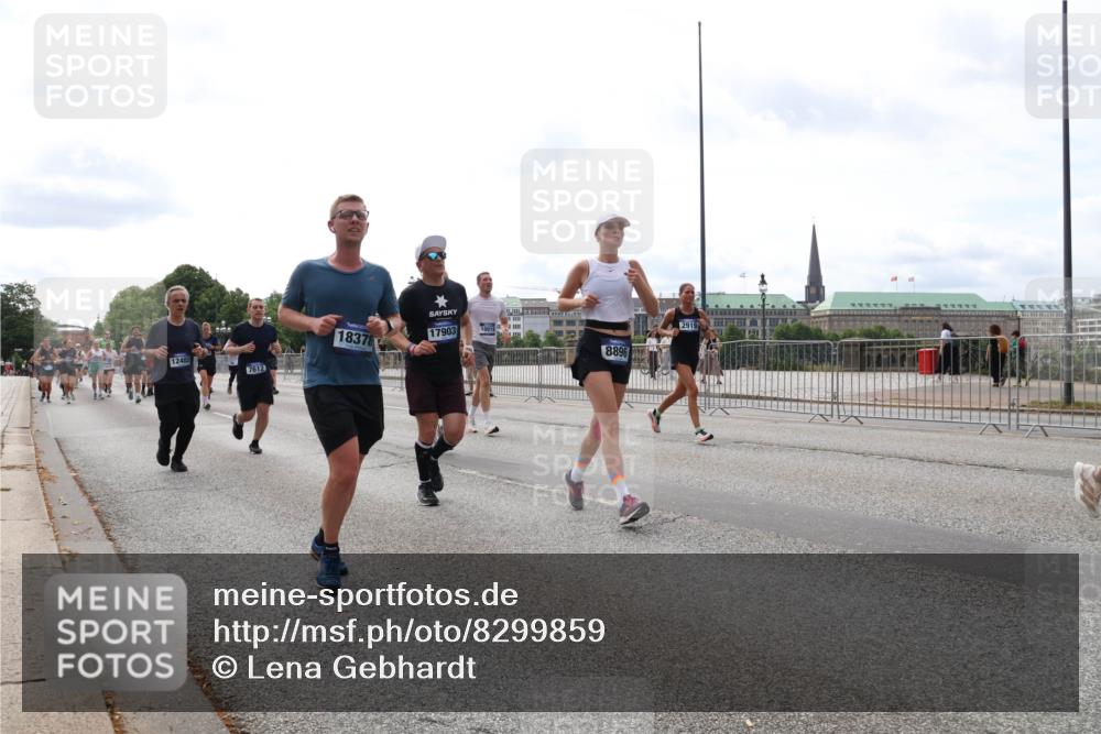 29.06.2025 - hella hamburg halbmarathon Lena Gebhardt http://msf.ph/oto/8299859 29.06.2025 10:21:47 Lombardsbrücke 18378, 12402, 7612, 17903, 10019, 8896, 2919, 1072, 1158, 1191, 1250, 1294, 1401, 1668, 1958, 1963, 2172, 2271, 2315, 2353, 2529, 2635, 2744, 2815, 3122, 3606, 3768, 3770, 3817, 3825, 3826, 3995, 4046, 4289, 4375, 4376, 4697, 4786, 5122, 5373, 5395, 5412, 5493, 5641, 5759, 5957, 6086, 6103, 6475, 6676, 6805, 6844, 6881, 7075, 7162, 7375, 7522, 7553, 7612, 7672, 7781, 8095, 8286, 8431, 8715, 8860, 8896, 8959, 9002, 9062, 9100, 9369, 9483, 9499, 9532, 9624, 10374, 10874 meine-sportfotos.de