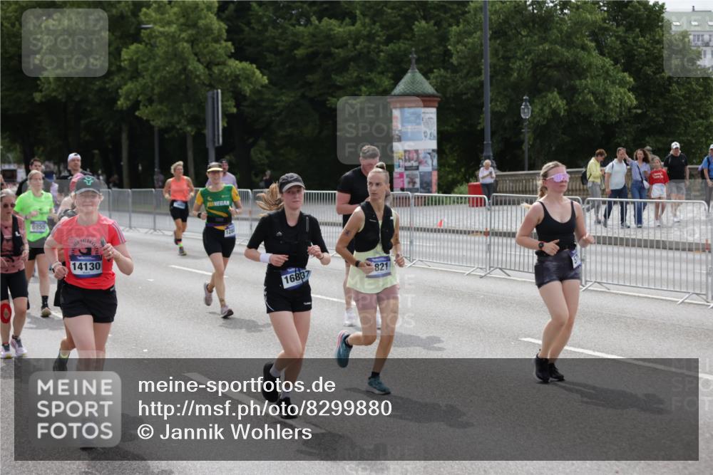 29.06.2025 - hella hamburg halbmarathon Jannik Wohlers http://msf.ph/oto/8299880 29.06.2025 10:37:05 Lombardsbrücke 1276, 1337, 1819, 2016, 2486, 2640, 3633, 4097, 5146, 5171, 5186, 5560, 5790, 5940, 6821, 6955, 7085, 7124, 7235, 7544, 7777, 7823, 8811, 8843, 9524, 10476, 10506, 10798, 10919, 11183, 11801, 11888, 11980, 12123, 12472, 12762, 12824, 12935, 13077, 14130, 14282, 14657, 15084, 16032, 16303, 16582, 16680, 16706, 16831, 16837, 17305, 17307, 17355, 17965, 18710, 18903 meine-sportfotos.de