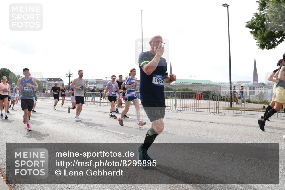 29.06.2025 - hella hamburg halbmarathon Lena Gebhardt http://msf.ph/oto/8299895 29.06.2025 10:37:00 Lombardsbrücke 11831, 16309, 253, 1952, 1022, 1118, 1253, 1339, 1488, 1490, 1597, 1948, 1952, 1954, 2031, 2072, 2104, 2272, 2480, 2552, 2588, 3127, 3165, 3714, 3873, 3895, 4084, 4347, 4618, 4733, 4762, 4996, 5224, 5538, 5640, 5786, 5789, 6156, 6172, 6359, 6584, 6804, 7202, 7707, 7773, 8007, 8257, 8258, 8315, 8499, 8758, 8936, 8937, 9054, 9055, 9295, 9500, 9694, 13265, 15077, 17156, 17807, 18152, 18488 meine-sportfotos.de