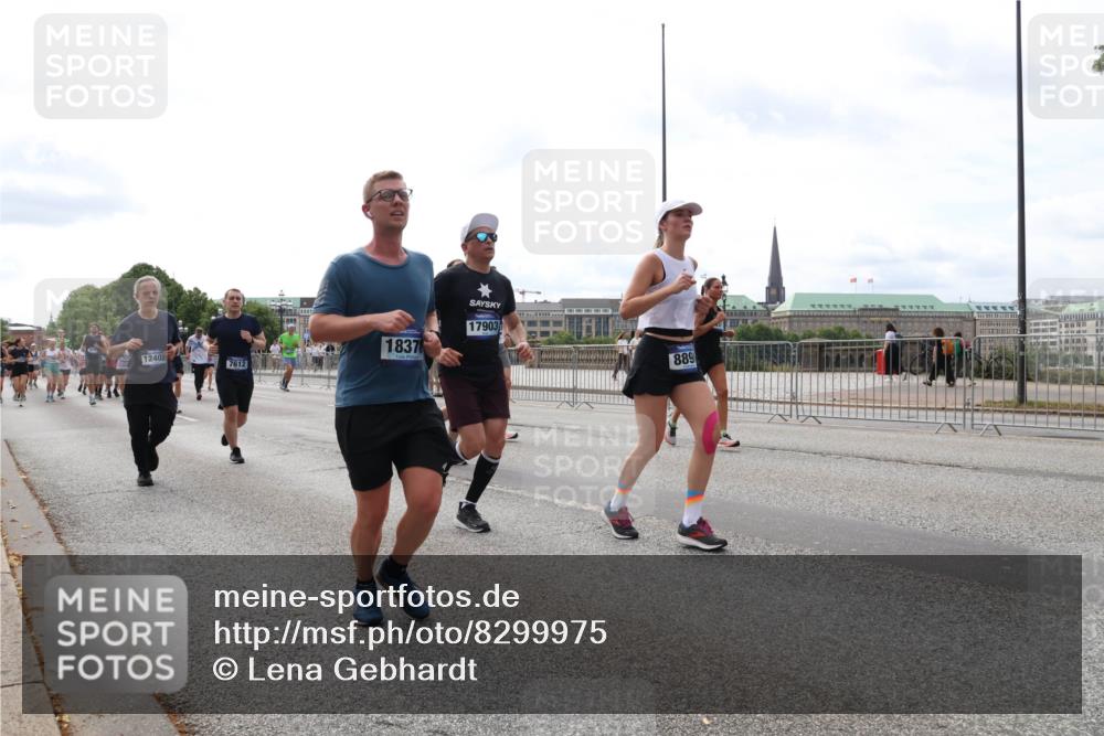 29.06.2025 - hella hamburg halbmarathon Lena Gebhardt http://msf.ph/oto/8299975 29.06.2025 10:21:47 Lombardsbrücke 12402, 7612, 18378, 17903, 889, 1072, 1158, 1191, 1250, 1294, 1401, 1668, 1958, 1963, 2172, 2271, 2315, 2353, 2529, 2635, 2744, 2815, 3122, 3606, 3768, 3770, 3817, 3825, 3826, 3995, 4046, 4289, 4375, 4376, 4697, 4786, 5122, 5373, 5395, 5412, 5493, 5641, 5759, 5957, 6086, 6103, 6475, 6676, 6805, 6844, 6881, 7075, 7162, 7375, 7522, 7553, 7612, 7672, 7781, 8095, 8286, 8431, 8715, 8860, 8896, 8959, 9002, 9062, 9100, 9369, 9483, 9499, 9532, 9624, 10374, 10874 meine-sportfotos.de