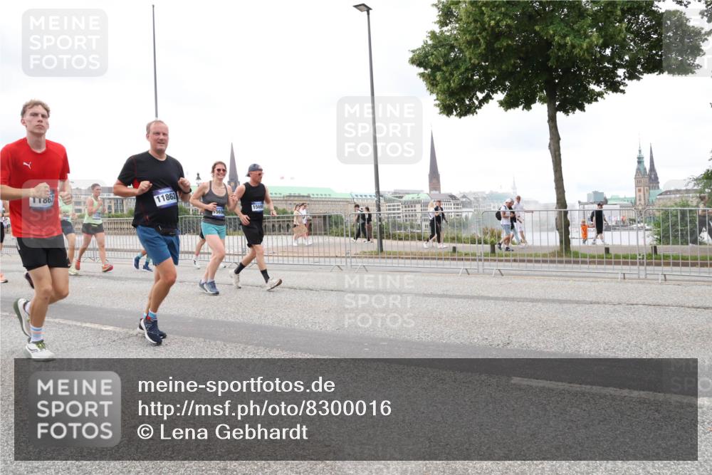 29.06.2025 - hella hamburg halbmarathon Lena Gebhardt http://msf.ph/oto/8300016 29.06.2025 10:56:21 Lombardsbrücke 863, 11862, 81, 569, 15699, 1047, 1113, 1738, 1909, 2095, 2143, 2307, 2793, 2887, 2915, 2991, 3257, 3268, 3438, 3520, 3614, 3675, 3676, 3953, 3987, 4083, 4265, 4354, 4473, 4773, 4836, 5237, 5306, 5438, 5580, 5693, 5757, 5994, 6056, 6494, 6690, 6968, 7025, 7028, 7090, 7307, 7516, 7616, 7711, 8005, 8108, 8305, 8517, 8533, 8606, 8766, 8939, 8943, 9383, 9435, 9606, 9838, 9910, 9948, 9953, 10555, 10569, 10571, 10640, 10740, 10784, 10987 meine-sportfotos.de