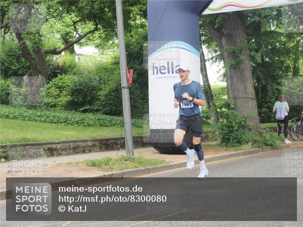 29.06.2025 - hella hamburg halbmarathon KatJ http://msf.ph/oto/8300080 29.06.2025 10:13:57 Zwischen KM18-KM19  meine-sportfotos.de