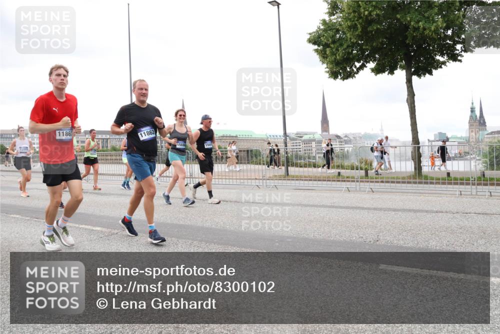 29.06.2025 - hella hamburg halbmarathon Lena Gebhardt http://msf.ph/oto/8300102 29.06.2025 10:56:21 Lombardsbrücke 13965, 11863, 11862, 15696, 1569, 1047, 1113, 1738, 1909, 2095, 2143, 2307, 2793, 2887, 2915, 2991, 3257, 3268, 3438, 3520, 3614, 3675, 3676, 3953, 3987, 4083, 4265, 4354, 4473, 4773, 4836, 5237, 5306, 5438, 5580, 5693, 5757, 5994, 6056, 6494, 6690, 6968, 7025, 7028, 7090, 7307, 7516, 7616, 7711, 8005, 8108, 8305, 8517, 8533, 8606, 8766, 8939, 8943, 9383, 9435, 9606, 9838, 9910, 9948, 9953, 10555, 10569, 10571, 10640, 10740, 10784, 10987 meine-sportfotos.de