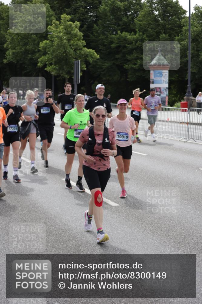 29.06.2025 - hella hamburg halbmarathon Jannik Wohlers http://msf.ph/oto/8300149 29.06.2025 10:37:08 Lombardsbrücke 1337, 1819, 2016, 2199, 2486, 2640, 3633, 5171, 5186, 5790, 5875, 6243, 6821, 6955, 7085, 7124, 7235, 7544, 7777, 7823, 8843, 9524, 10476, 10506, 10798, 10919, 11183, 11801, 11888, 12123, 12254, 12472, 12762, 12824, 12935, 13077, 14130, 14282, 14657, 15084, 16032, 16303, 16582, 16680, 16706, 16837, 17305, 17307, 17355, 17798, 17965, 18903 meine-sportfotos.de