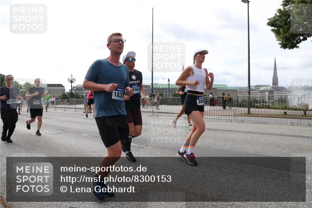 29.06.2025 - hella hamburg halbmarathon Lena Gebhardt http://msf.ph/oto/8300153 29.06.2025 10:21:47 Lombardsbrücke 12402, 7612, 7903, 1837, 889, 1072, 1158, 1191, 1250, 1294, 1401, 1668, 1958, 1963, 2172, 2271, 2315, 2353, 2529, 2635, 2744, 2815, 3122, 3606, 3768, 3770, 3817, 3825, 3826, 3995, 4046, 4289, 4375, 4376, 4697, 4786, 5122, 5373, 5395, 5412, 5493, 5641, 5759, 5957, 6086, 6103, 6475, 6676, 6805, 6844, 6881, 7075, 7162, 7375, 7522, 7553, 7612, 7672, 7781, 8095, 8286, 8431, 8715, 8860, 8896, 8959, 9002, 9062, 9100, 9369, 9483, 9499, 9532, 9624, 10374, 10874 meine-sportfotos.de