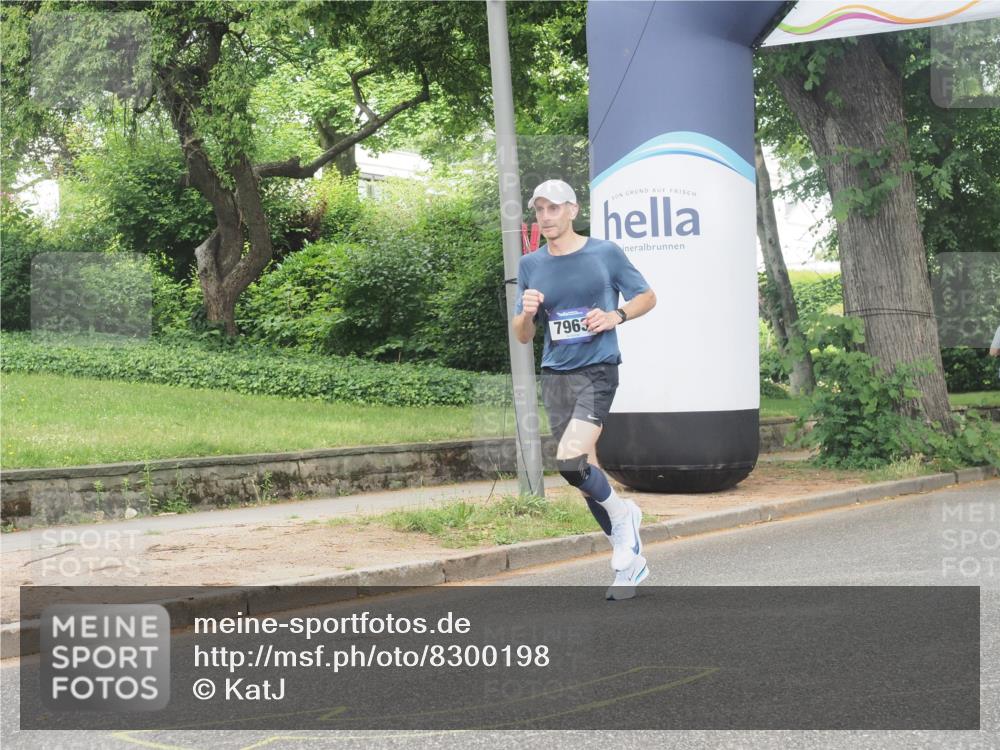 29.06.2025 - hella hamburg halbmarathon KatJ http://msf.ph/oto/8300198 29.06.2025 10:13:58 Zwischen KM18-KM19 7963 meine-sportfotos.de
