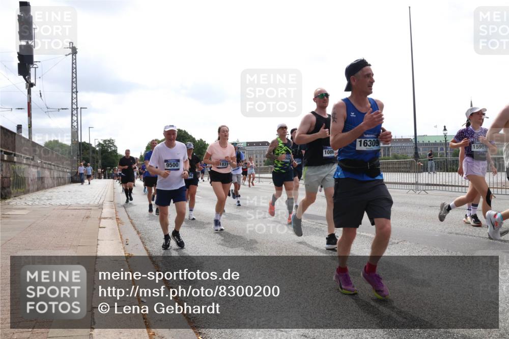29.06.2025 - hella hamburg halbmarathon Lena Gebhardt http://msf.ph/oto/8300200 29.06.2025 10:37:02 Lombardsbrücke 504, 9500, 1831, 1086, 16309, 15907, 1022, 1118, 1253, 1276, 1339, 1488, 1490, 1597, 1948, 1952, 1954, 2031, 2072, 2104, 2272, 2480, 2552, 2588, 3127, 3165, 3714, 3873, 3895, 4084, 4097, 4347, 4618, 4733, 4762, 4996, 5146, 5224, 5538, 5560, 5640, 5786, 5789, 5940, 6156, 6172, 6359, 6584, 6804, 7202, 7707, 7773, 8007, 8257, 8258, 8315, 8499, 8758, 8811, 8936, 8937, 9054, 9055, 9295, 9500, 9694, 13265, 15077, 17156, 17807, 18152, 18488 meine-sportfotos.de