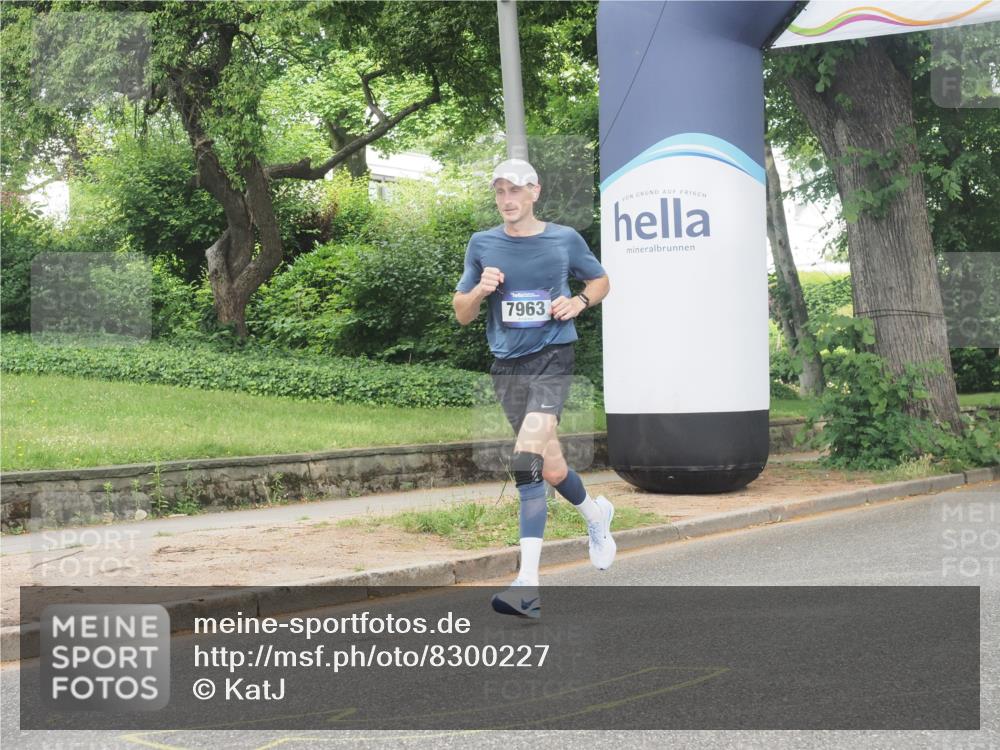 29.06.2025 - hella hamburg halbmarathon KatJ http://msf.ph/oto/8300227 29.06.2025 10:13:58 Zwischen KM18-KM19 7963 meine-sportfotos.de