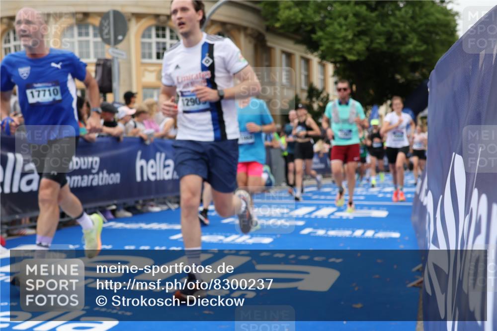 29.06.2025 - hella hamburg halbmarathon Strokosch-Dieckow http://msf.ph/oto/8300237 29.06.2025 10:53:31 Ziel 1030, 1061, 1098, 1499, 1502, 1783, 2070, 2630, 3399, 3819, 5866, 6198, 6628, 6629, 6762, 10549, 11068, 12632, 12909, 13865, 13912, 13997, 15061, 15113, 15497, 15856, 17710, 18450, 18612, 18666, 18715 meine-sportfotos.de
