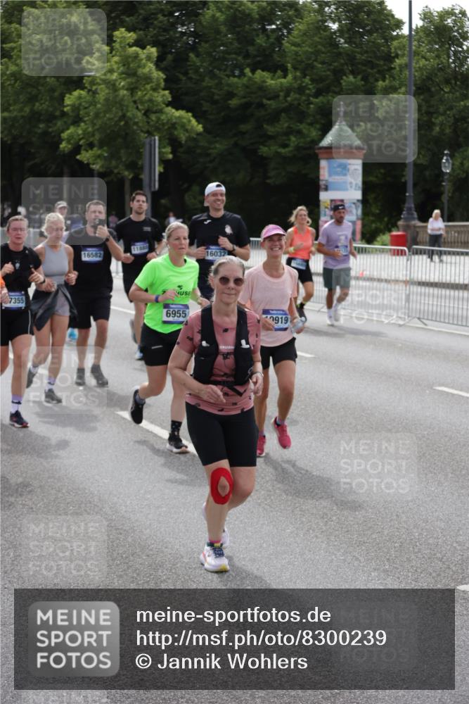 29.06.2025 - hella hamburg halbmarathon Jannik Wohlers http://msf.ph/oto/8300239 29.06.2025 10:37:08 Lombardsbrücke 1337, 1819, 2016, 2199, 2486, 2640, 3633, 5171, 5186, 5790, 5875, 6243, 6821, 6955, 7085, 7124, 7235, 7544, 7777, 7823, 8843, 9524, 10476, 10506, 10798, 10919, 11183, 11801, 11888, 12123, 12254, 12472, 12762, 12824, 12935, 13077, 14130, 14282, 14657, 15084, 16032, 16303, 16582, 16680, 16706, 16837, 17305, 17307, 17355, 17798, 17965, 18903 meine-sportfotos.de