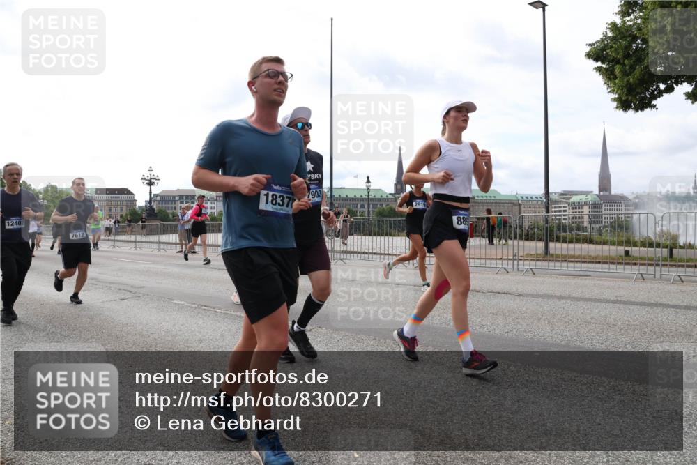 29.06.2025 - hella hamburg halbmarathon Lena Gebhardt http://msf.ph/oto/8300271 29.06.2025 10:21:48 Lombardsbrücke 12402, 7612, 1837, 903, 2919, 889, 1072, 1158, 1191, 1250, 1294, 1401, 1668, 1958, 1963, 2172, 2271, 2315, 2353, 2529, 2635, 2744, 2815, 3122, 3606, 3768, 3770, 3817, 3825, 3826, 3995, 4046, 4289, 4375, 4376, 4697, 4786, 5122, 5373, 5395, 5412, 5493, 5641, 5759, 5957, 6086, 6103, 6475, 6676, 6805, 6844, 6881, 7075, 7162, 7375, 7522, 7553, 7612, 7672, 7781, 8095, 8286, 8431, 8715, 8860, 8896, 8959, 9002, 9062, 9100, 9369, 9483, 9499, 9532, 9624, 10374, 10874 meine-sportfotos.de