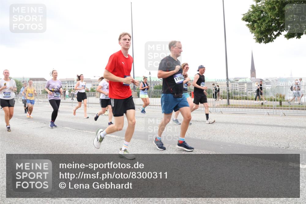 29.06.2025 - hella hamburg halbmarathon Lena Gebhardt http://msf.ph/oto/8300311 29.06.2025 10:56:22 Lombardsbrücke 11862, 4354, 11621, 7025, 83, 1047, 1113, 1738, 1909, 2095, 2143, 2307, 2793, 2887, 2915, 2991, 3257, 3268, 3438, 3520, 3614, 3675, 3676, 3953, 3987, 4083, 4265, 4354, 4473, 4773, 4836, 5237, 5306, 5438, 5580, 5693, 5757, 5994, 6494, 6690, 6968, 7025, 7028, 7090, 7307, 7516, 7616, 7711, 8005, 8108, 8305, 8517, 8533, 8606, 8766, 8939, 8943, 9383, 9435, 9606, 9838, 9910, 9948, 9953, 10555, 10569, 10571, 10640, 10740, 10784, 10987 meine-sportfotos.de