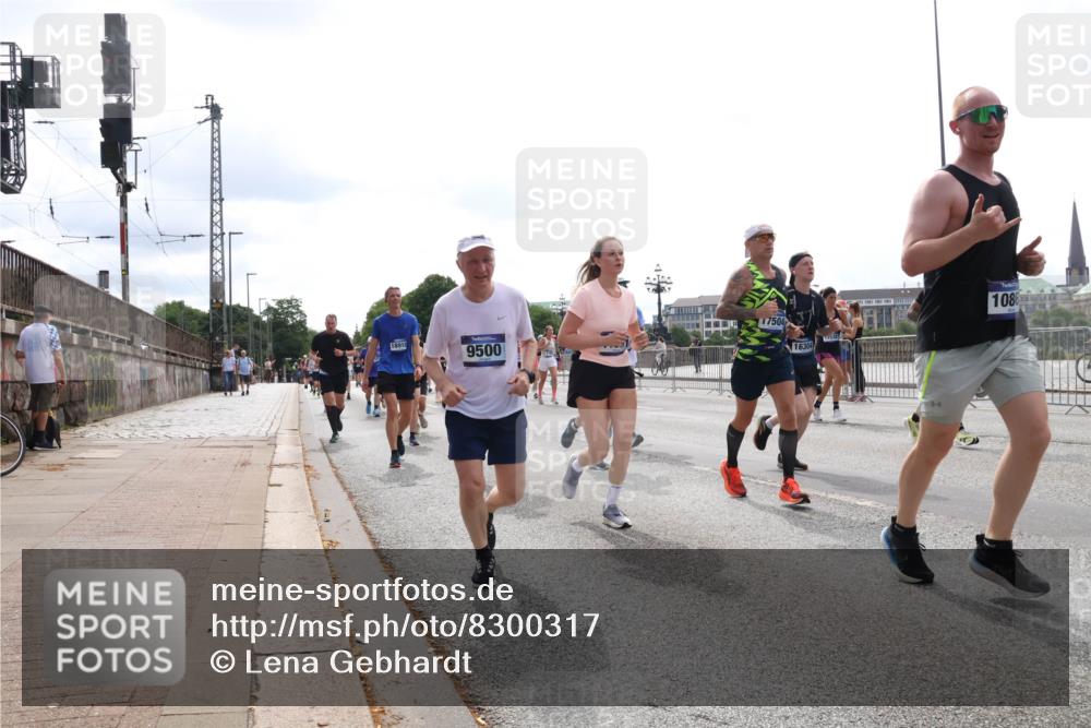 29.06.2025 - hella hamburg halbmarathon Lena Gebhardt http://msf.ph/oto/8300317 29.06.2025 10:37:02 Lombardsbrücke 17504, 1891, 9500, 16304, 2532, 1086, 1022, 1118, 1253, 1276, 1339, 1488, 1490, 1597, 1948, 1952, 1954, 2031, 2072, 2104, 2272, 2480, 2552, 2588, 3127, 3165, 3714, 3873, 3895, 4084, 4097, 4347, 4618, 4733, 4762, 4996, 5146, 5224, 5538, 5560, 5640, 5786, 5789, 5940, 6156, 6172, 6359, 6584, 6804, 7202, 7707, 7773, 8007, 8257, 8258, 8315, 8499, 8758, 8811, 8936, 8937, 9054, 9055, 9295, 9500, 9694, 13265, 15077, 17156, 17807, 18152, 18488 meine-sportfotos.de